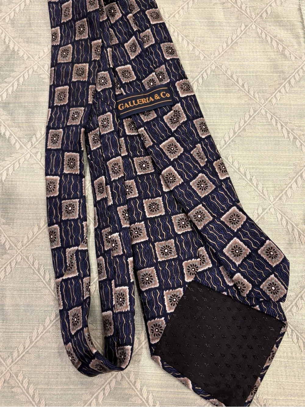 Vintage Galleria & Co. Italian silk necktie, hand-finished in Italy.
